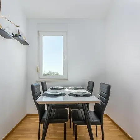 Paradiso With Sea View Apartment